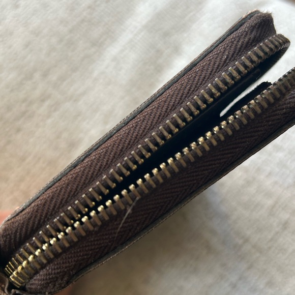 SOLD - Louis Vuitton Wallet - Picture 3 of 13